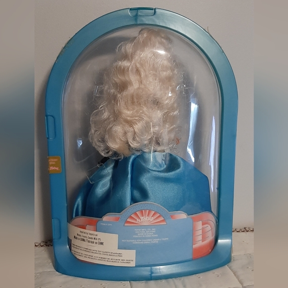 Vintage Holiday Sparkle Sandi by Totsy Fashion Doll With Stand New In Dome Case - Picture 5 of 5